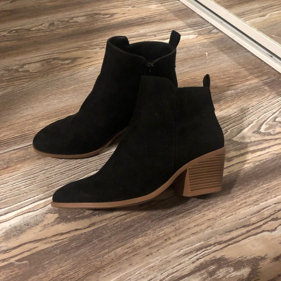 Black suede heeled booties - Picture 5 of 8